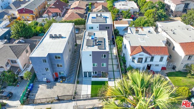 1269 W 36th Street, Los Angeles CA: https://media.crmls.org/mediaz/7421b6a7-7ba5-41e2-a6a9-f29d3ed97d81.jpg