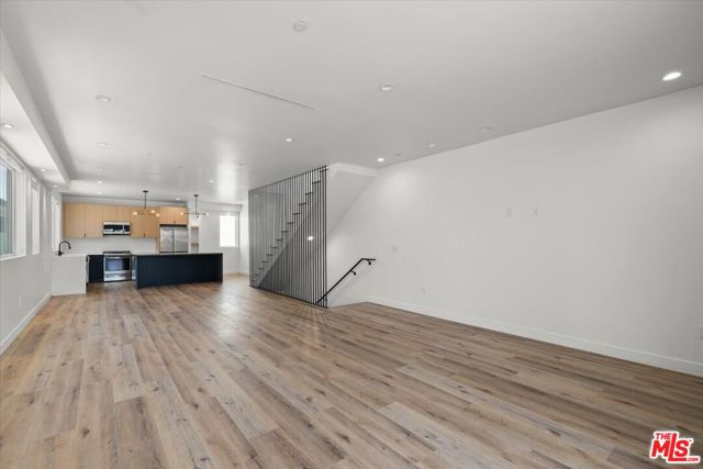 841 N Mccadden Pl, Los Angeles CA: https://media.crmls.org/mediaz/7421c1bc-5be2-423d-846d-a0afec30f6d4.jpg