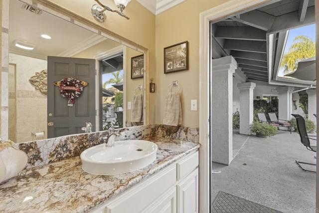1524 Zutano Lane, Fallbrook CA: https://media.crmls.org/mediaz/7421f2d8-1534-4cd6-8ad6-e77659e1bdfd.jpg
