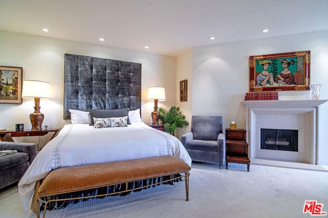 10430 Wilshire Boulevard, Los Angeles CA: https://media.crmls.org/mediaz/7422057b-1f35-4b94-a8a0-0388f9e8dd1c.jpg