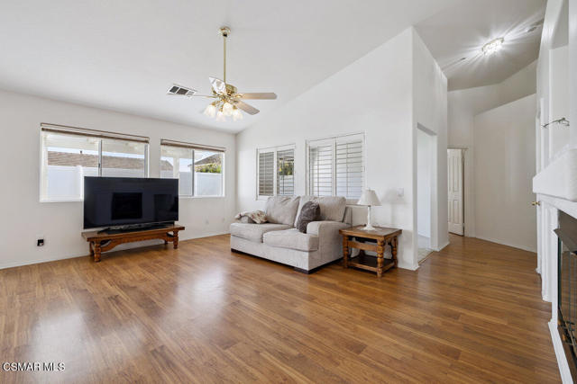 7744 Hayward Street, Ventura CA: https://media.crmls.org/mediaz/742216c9-0b36-436e-a6c8-8edc92853aa8.jpg