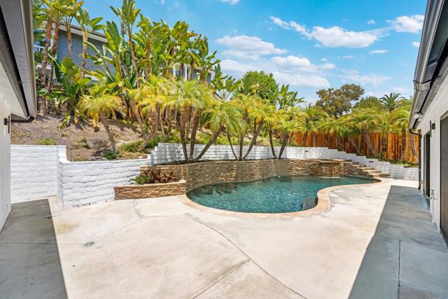 7105 Mimosa Dr, Carlsbad CA: https://media.crmls.org/mediaz/7422170e-608a-43e9-adea-5818fcea8499.jpg