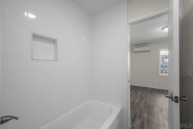 1821 25 Cypress Ave, San Diego CA: https://media.crmls.org/mediaz/7422189c-c587-49b1-a57a-8e831322f95e.jpg