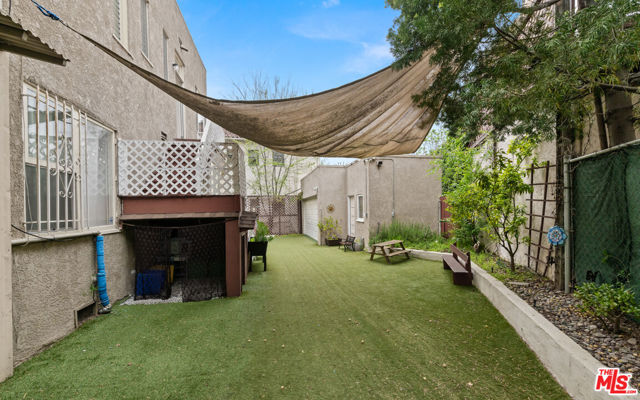 6255 W Olympic Boulevard, Los Angeles CA: https://media.crmls.org/mediaz/7422422e-9bc8-4f55-9505-bdd8ef32a098.jpg
