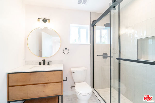 4005 Sequoia Street, Los Angeles CA: https://media.crmls.org/mediaz/7422a35c-b890-4f57-a717-5f93441c7ca2.jpg