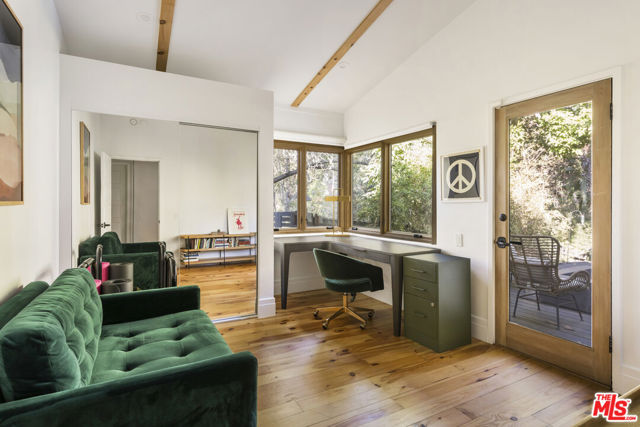 2936 La Castana Drive, Los Angeles CA: https://media.crmls.org/mediaz/74235e40-7b07-4f09-989c-a7450a9cfa63.jpg