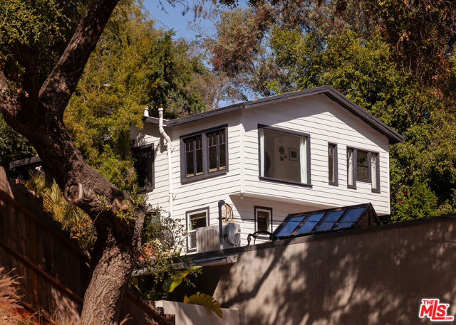 2108 Tavern Trail, Los Angeles CA: https://media.crmls.org/mediaz/7423655a-4d78-427d-b19c-5a266e8fdca9.jpg