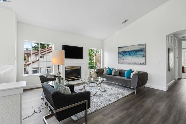 5648 Belleza Dr, Pleasanton CA: https://media.crmls.org/mediaz/7423e88a-809f-4203-88fb-c0a3fb51d78a.jpg