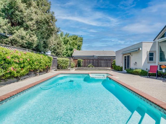 1725 Silver Glen Court, San Jose CA: https://media.crmls.org/mediaz/74242942-4a6e-479a-a1fa-a3ac23e6f819.jpg