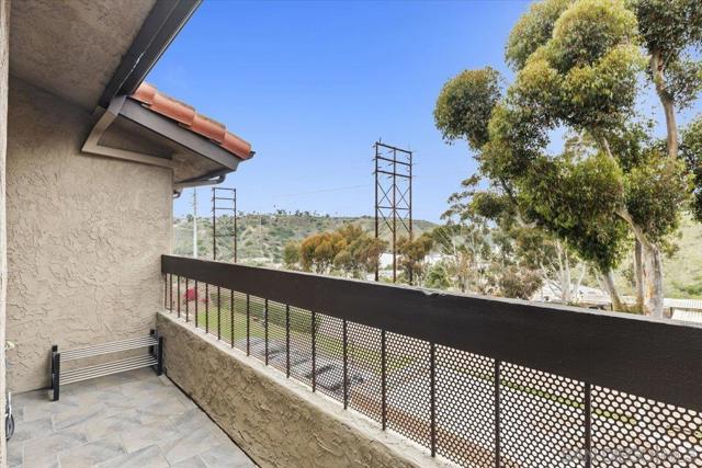 10250 Caminito Cuervo, San Diego CA: https://media.crmls.org/mediaz/7424328c-5f8e-44f2-93f9-13d32e132c70.jpg