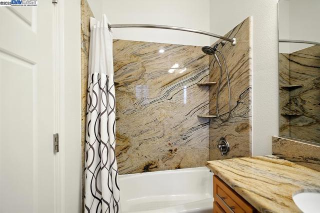 874 Overhill Dr, Hayward CA: https://media.crmls.org/mediaz/74249a1c-f3ed-4856-889f-0f2e758107d6.jpg