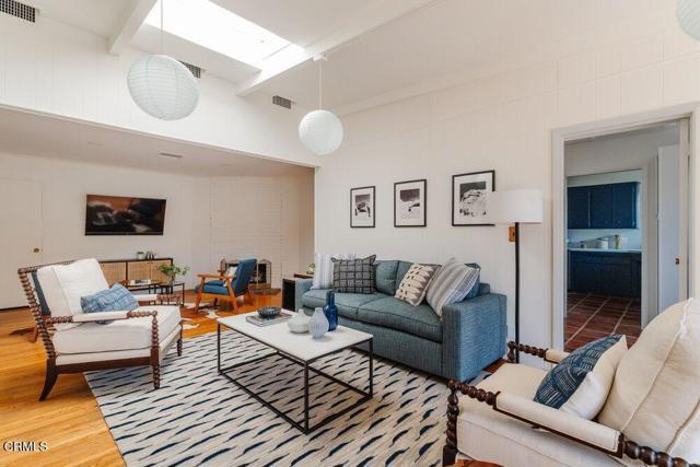 Detail Gallery Image 17 of 45 For 1300 Meadowbrook Rd, Altadena,  CA 91001 - 3 Beds | 2 Baths