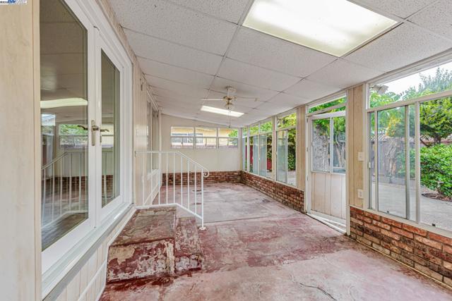 1315 Mersey Ave, San Leandro CA: https://media.crmls.org/mediaz/74258d1d-a633-428f-9c5d-bfba8c90b269.jpg