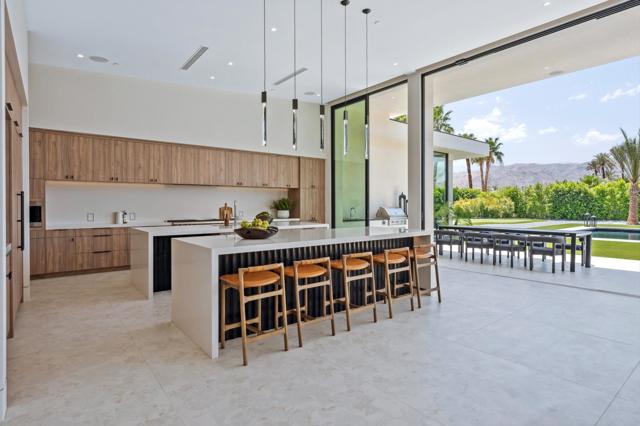7 Makena Lane, Rancho Mirage CA: https://media.crmls.org/mediaz/7425e21a-ab5f-4884-a760-823a507eab12.jpg