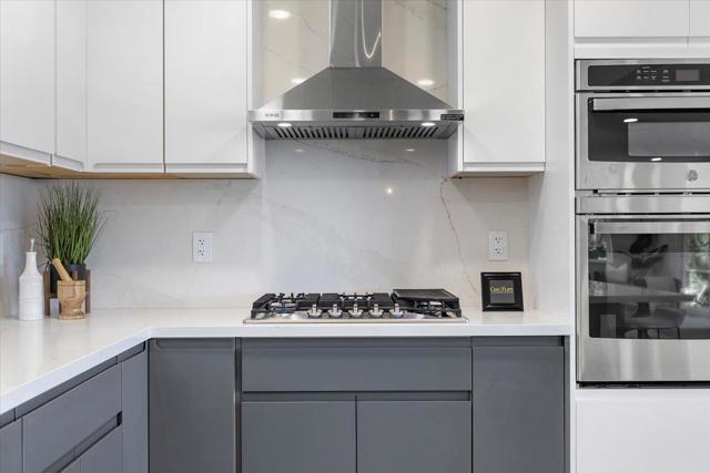 17060 Lon Road, Los Gatos CA: https://media.crmls.org/mediaz/74264109-097c-40c3-96d5-8813e57bafd0.jpg