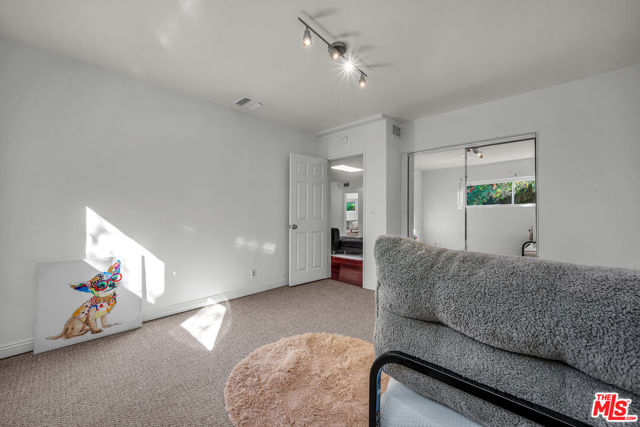 2925 Dona Susana Drive, Studio City CA: https://media.crmls.org/mediaz/74267c41-c006-4a0c-b32f-4541a8228e70.jpg