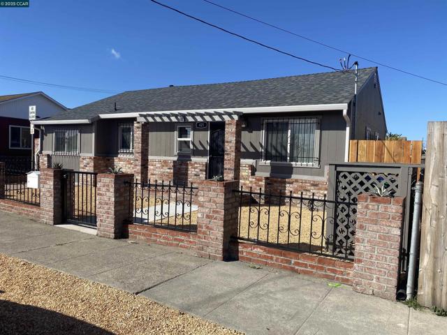 421 Ripley Ave, Richmond CA: https://media.crmls.org/mediaz/7426e618-38a9-420b-8ea5-9802778a24fc.jpg
