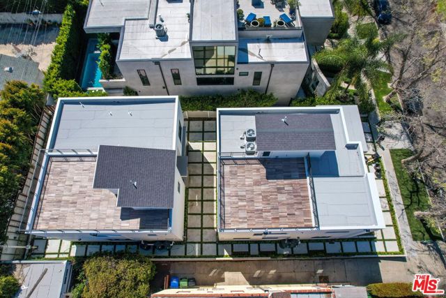 816 N Orange Drive, Los Angeles CA: https://media.crmls.org/mediaz/7427141b-56c3-4fb3-8034-ac23ce2cc753.jpg