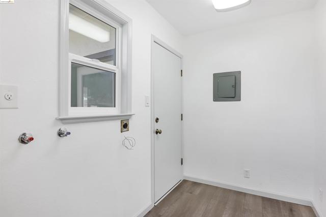 2921 Anderson Ln, Brentwood CA: https://media.crmls.org/mediaz/74271494-1948-4647-a2f1-78f5d35f9857.jpg