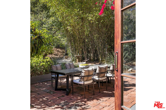 540 Mount Washington Drive, Los Angeles CA: https://media.crmls.org/mediaz/7427d187-c7a7-4225-b11d-9127a5cabd4d.jpg