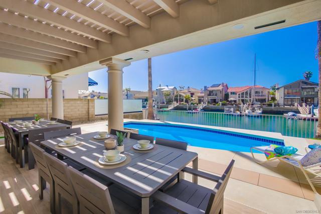 8 Buccaneer Way, Coronado CA: https://media.crmls.org/mediaz/7428cf08-02cb-488b-8527-92b42b30d523.jpg