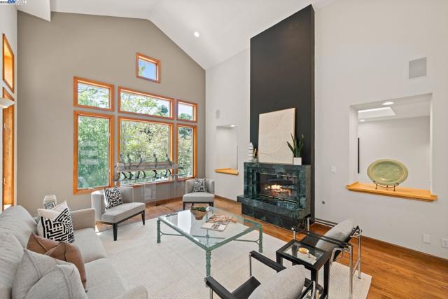 45221 Rutherford Ter, Fremont CA: https://media.crmls.org/mediaz/7428f586-0049-48ec-af3f-0c0bad80f5b9.jpg