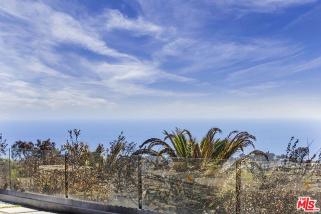 961 Glenhaven Drive, Pacific Palisades CA: https://media.crmls.org/mediaz/7429100d-e837-4fb3-92c9-732ef439c6ae.jpg