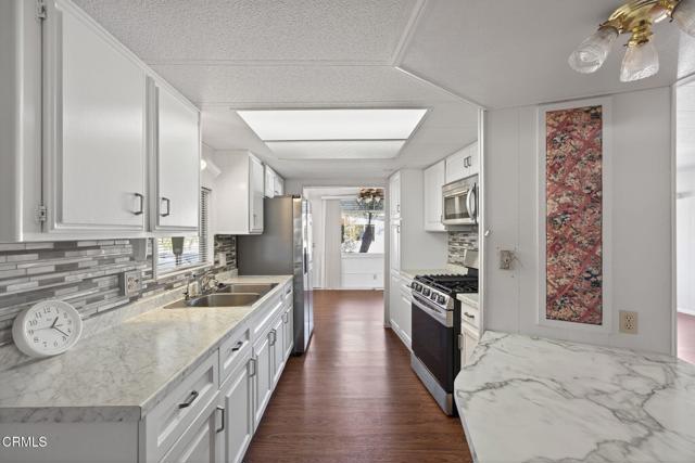 Detail Gallery Image 7 of 42 For 125 Frost Cir #125,  Ventura,  CA 93003 - 2 Beds | 2 Baths