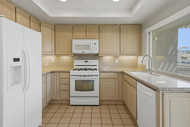41774 Navarre Court, Palm Desert, CA 92260