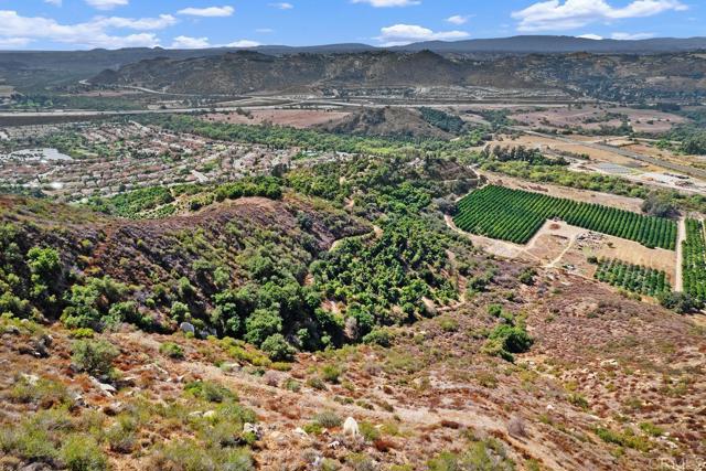 3264 Shearer Crossing, Fallbrook CA: https://media.crmls.org/mediaz/742ac04b-5db4-4a0e-9fc9-740ed6517e35.jpg