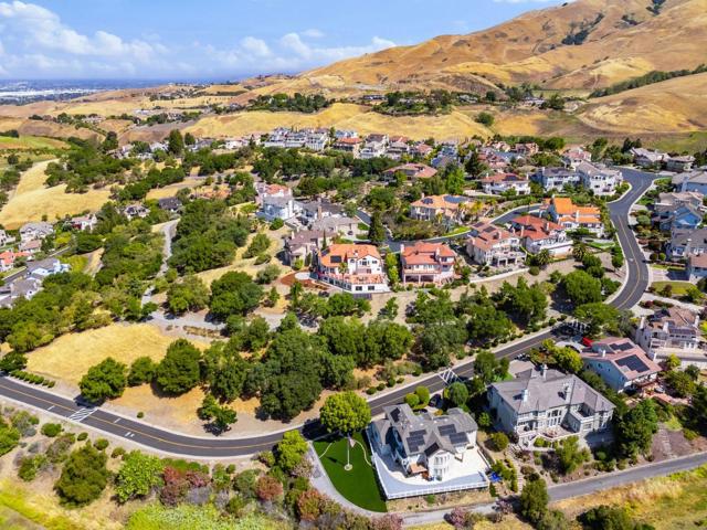 1822 Saint Andrews Court, Milpitas CA: https://media.crmls.org/mediaz/742ad908-df69-4195-a16e-f30cd84f119d.jpg