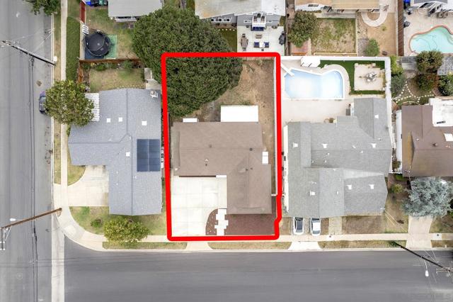 1427 Signal Ave, San Diego CA: https://media.crmls.org/mediaz/742b0d78-ca4b-4430-a708-b8d0e42b4390.jpg