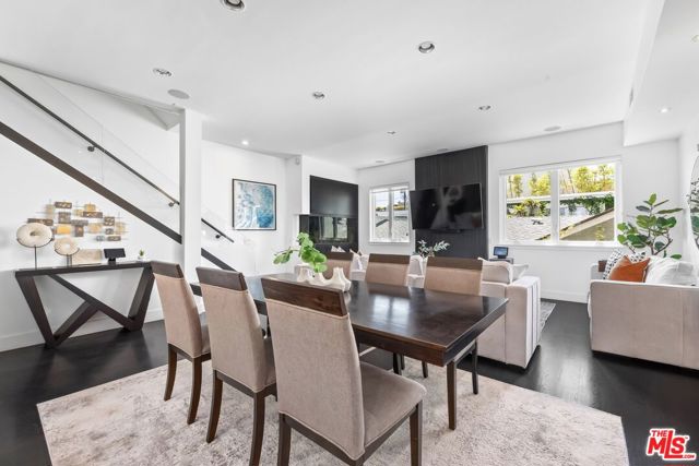 32 Galleon Street, Marina del Rey CA: https://media.crmls.org/mediaz/742b2cc7-ae59-420e-adac-471b52063a59.jpg