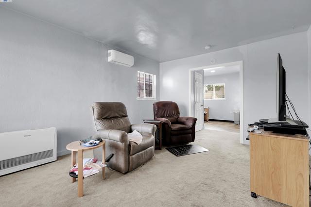 378 Park St, San Leandro CA: https://media.crmls.org/mediaz/742b8c31-e250-462a-92e8-3c2e58928688.jpg