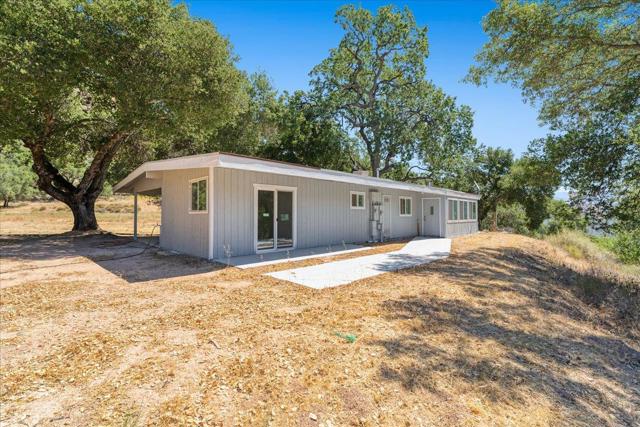 47292 Arroyo Seco Road, Greenfield CA: https://media.crmls.org/mediaz/742bae50-8344-488c-9dbb-da315bd265ed.jpg