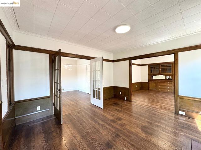 5926 Marshall St, Oakland CA: https://media.crmls.org/mediaz/742bb11c-4d1b-43ac-8295-dd5b96907808.jpg