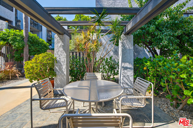 1920 Pandora Avenue, Los Angeles CA: https://media.crmls.org/mediaz/742bef47-7a5f-490b-ace5-0d48f85a3e49.jpg