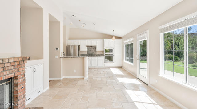 2210 Rutland Place, Thousand Oaks CA: https://media.crmls.org/mediaz/742cc79b-82b6-4fc1-86db-f17dbfd20c60.jpg