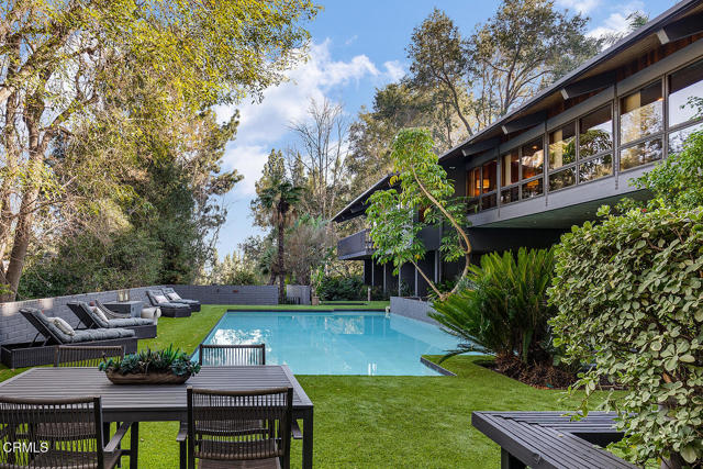 Detail Gallery Image 4 of 62 For 140 Belday Rd, Pasadena,  CA 91105 - 5 Beds | 4/1 Baths