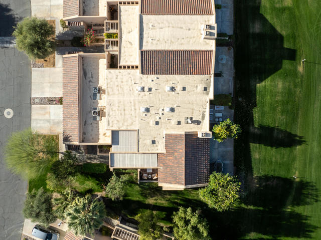 35 Mission Court Court, Rancho Mirage CA: https://media.crmls.org/mediaz/742d26b8-a953-4c0e-afaf-adaf9e0f5ce8.jpg