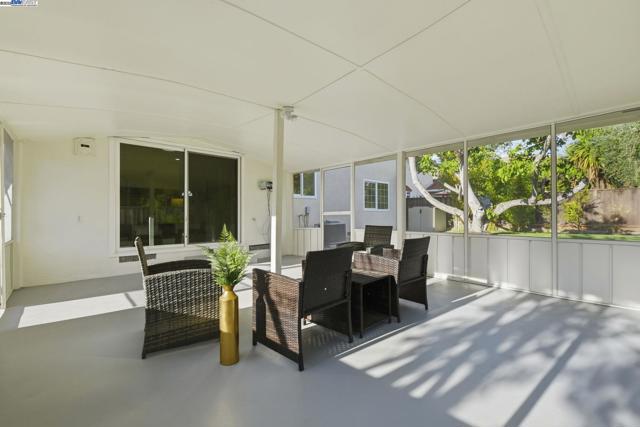 42293 Camino Santa Barbara, Fremont CA: https://media.crmls.org/mediaz/742d6560-ab31-4323-96b4-954d19f44a41.jpg