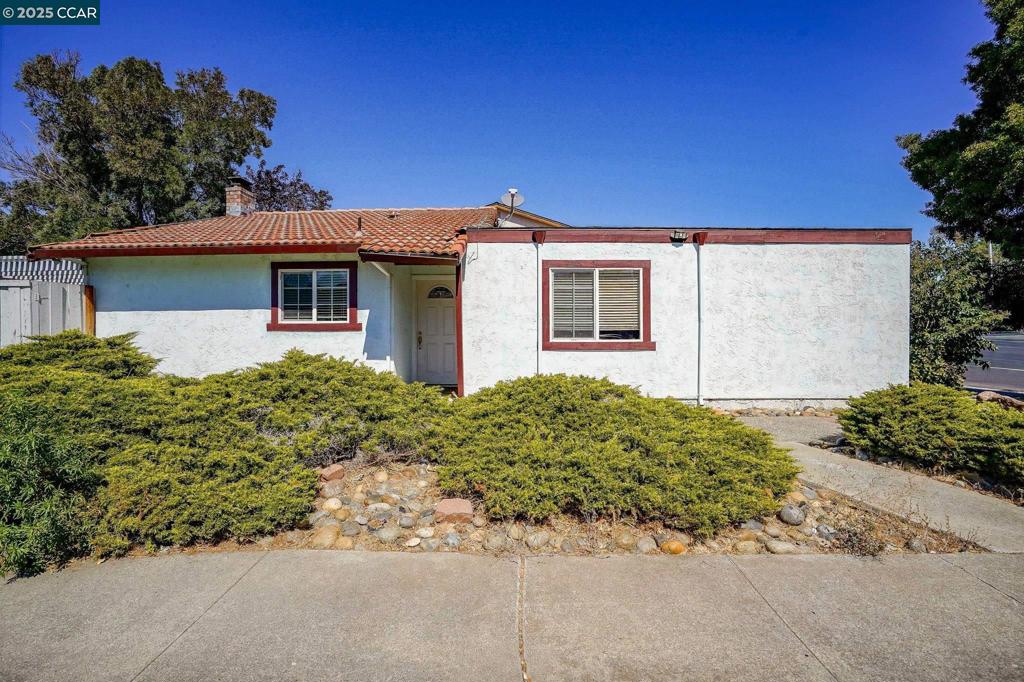 3224 Madrone St