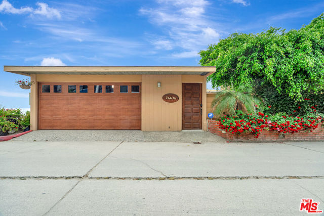 26636 Latigo Shore Drive, Malibu CA: https://media.crmls.org/mediaz/742e008c-9687-4000-9d63-a999a568198b.jpg