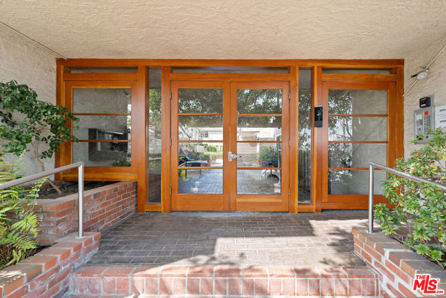 2016 Euclid Street, Santa Monica CA: https://media.crmls.org/mediaz/742e38da-bc71-412a-b2e2-9ec3602d5607.jpg