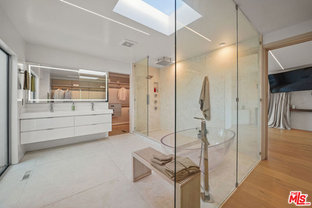 17116 Adlon Road, Encino CA: https://media.crmls.org/mediaz/742f4b45-91a3-43bd-9b10-7940c346eec4.jpg