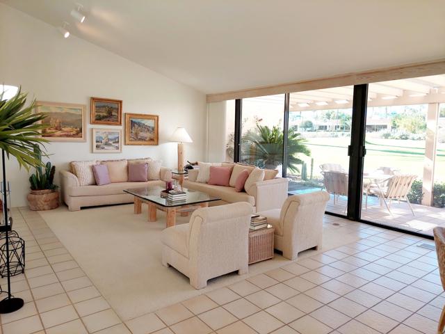 45885 Algonquin Circle, Indian Wells CA: https://media.crmls.org/mediaz/742fda25-7034-4095-ab18-054e7ddc1985.jpg