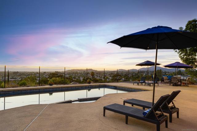 4060 Rosarita Dr, La Mesa CA: https://media.crmls.org/mediaz/74303019-038a-4d17-ad67-fbf20cd90507.jpg