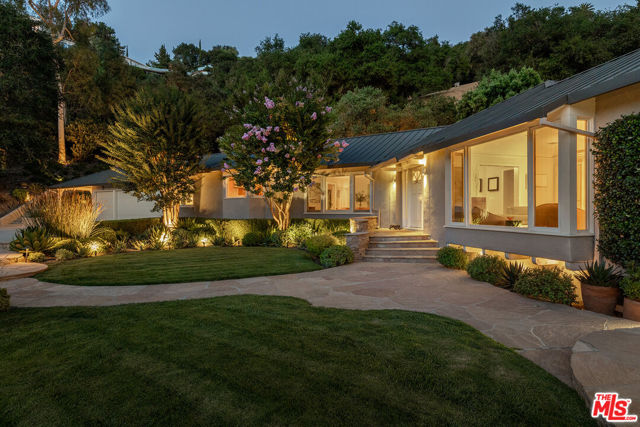 3818 Hollyline Avenue photo 3