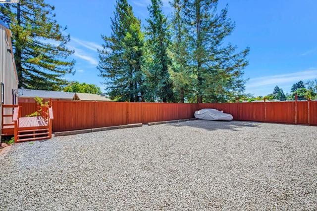 3920 Gravenstein Hwy, Sebastopol CA: https://media.crmls.org/mediaz/7431075a-464f-4106-8885-0432aa458bee.jpg