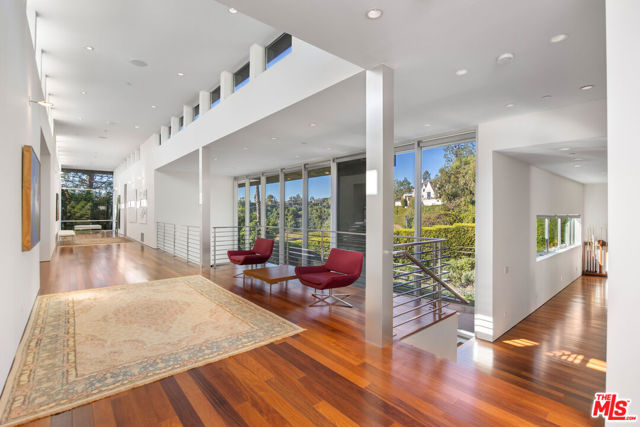 1290 Angelo Drive, Beverly Hills CA: https://media.crmls.org/mediaz/74313f85-ad95-442d-8a06-6a08b6b3c8df.jpg